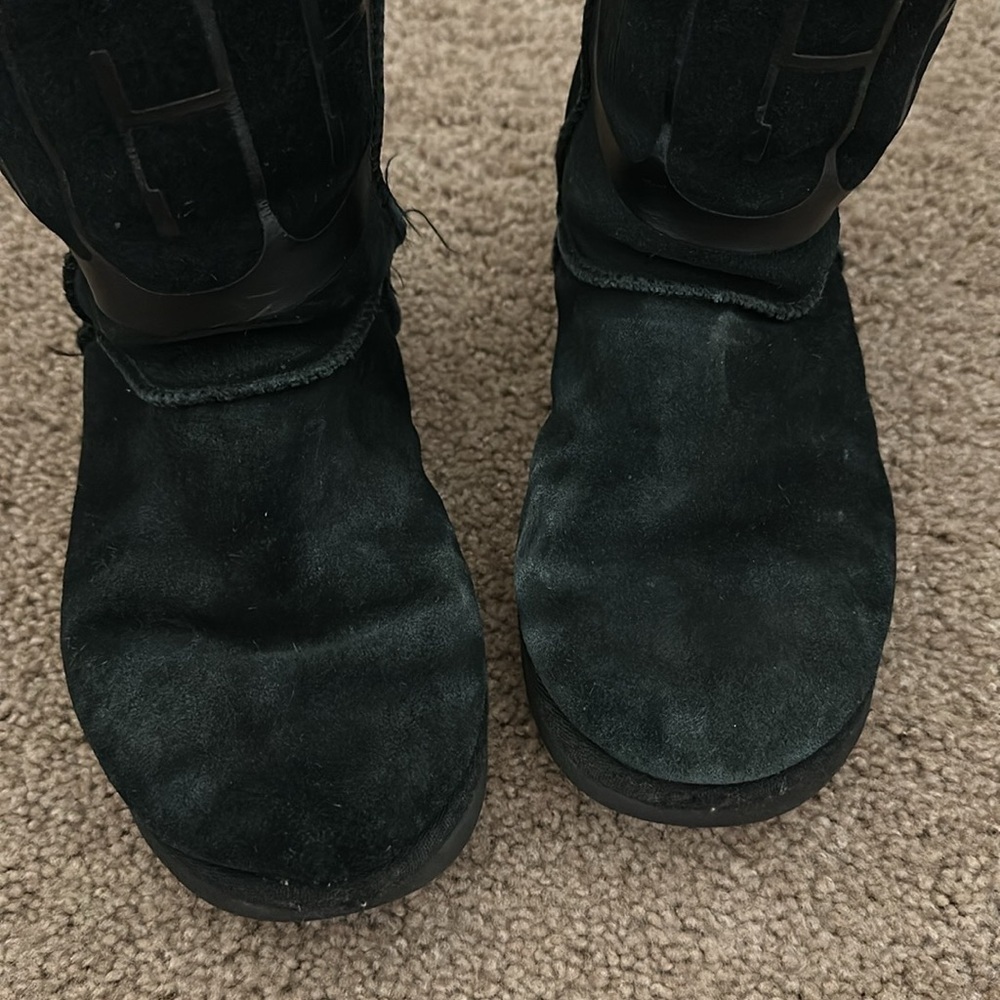 UGG Black classic Leather suede shearing boots Size 5 - Picture 3 of 9